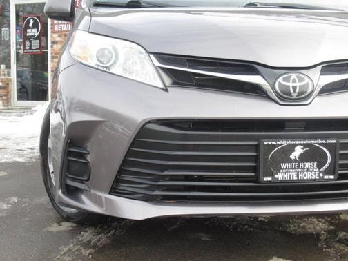 2020 Toyota Sienna LE