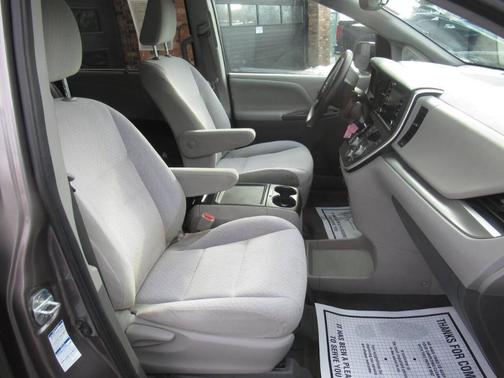 2020 Toyota Sienna LE