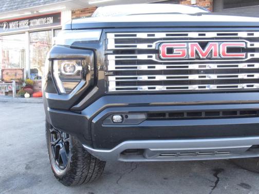 2023 GMC Canyon Denali