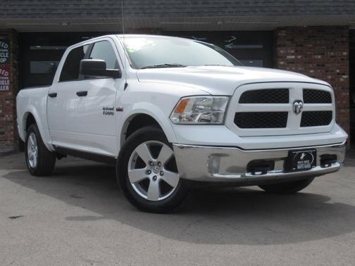 Bright White Clearcoat 2018 RAM 1500 SLT