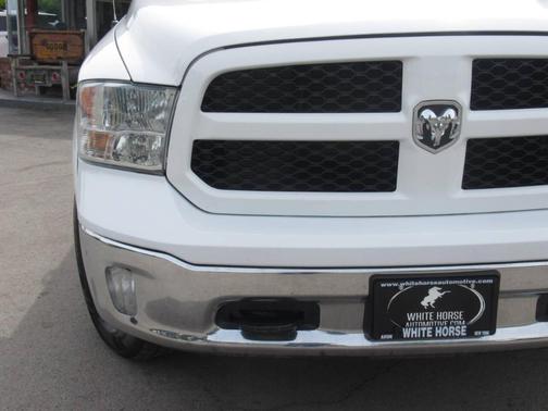 Bright White Clearcoat 2018 RAM 1500 SLT
