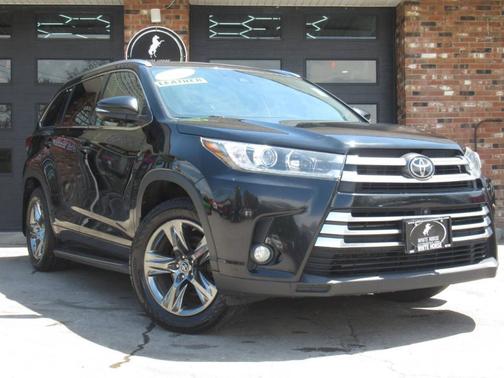 Midnight Black Metallic 2017 Toyota Highlander
