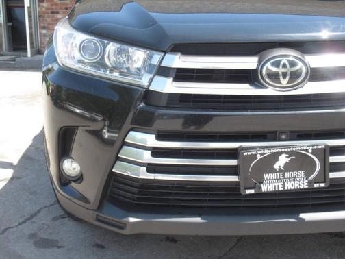 Midnight Black Metallic 2017 Toyota Highlander