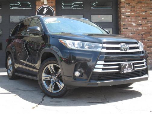 Midnight Black Metallic 2017 Toyota Highlander