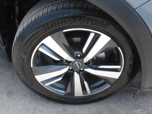 Boulder Gray Metallic 2024 Nissan Rogue SL