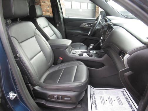 Sky Blue Metallic 2023 Chevrolet Traverse LT Leather
