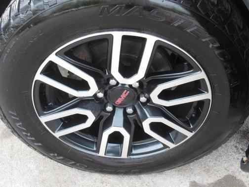 Jet Black 2022 GMC Sierra 1500 AT4