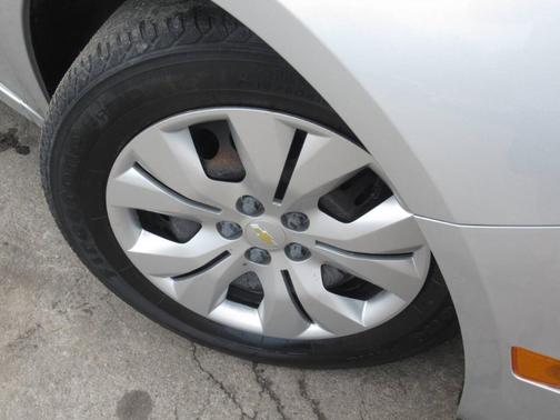 Silver Ice Metallic 2016 Chevrolet Cruze Limited LS