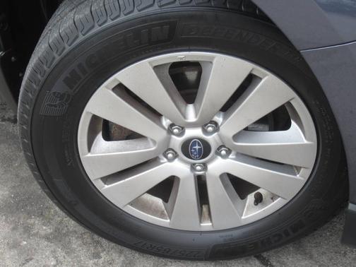Carbide Gray Metallic 2017 Subaru Outback 2.5i Premium