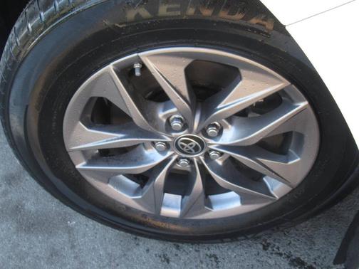Blizzard Pearl White 2021 Toyota Sienna XLE