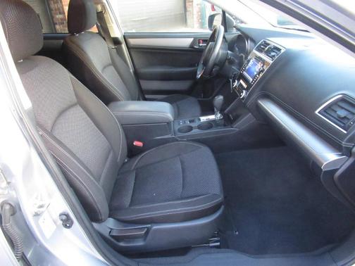 Ice Silver Metallic 2018 Subaru Outback 2.5i Premium