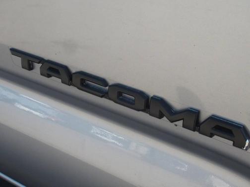 Ice Silver Metallic 2018 Toyota Tacoma