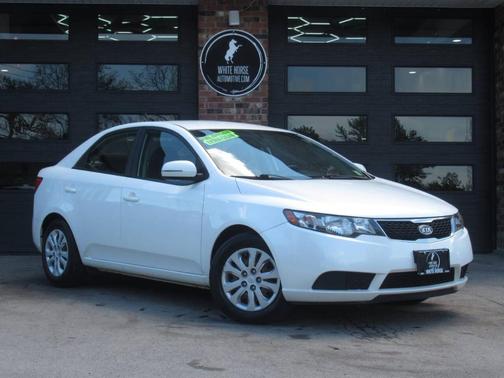 White 2013 Kia Forte EX