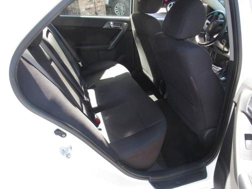White 2013 Kia Forte EX