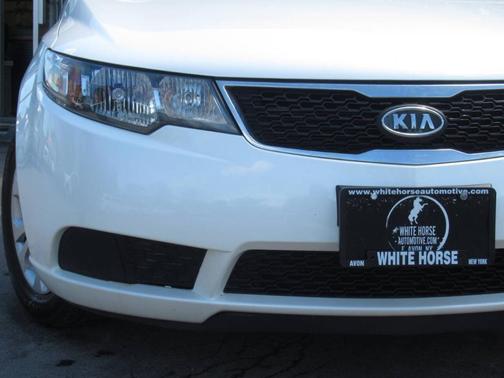 White 2013 Kia Forte EX