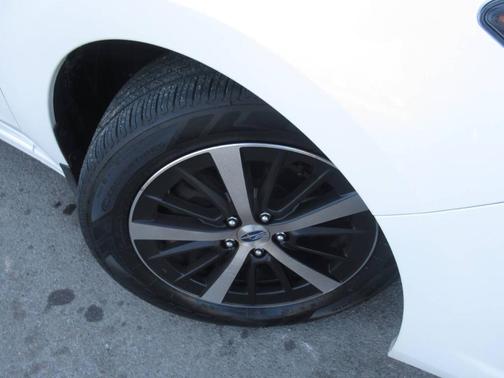 Crystal White Pearl 2020 Subaru Impreza Premium