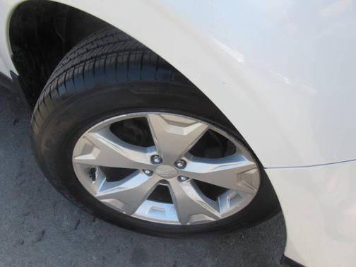Satin White Pearl 2015 Subaru Forester 2.5i Premium