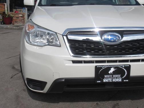 Satin White Pearl 2015 Subaru Forester 2.5i Premium