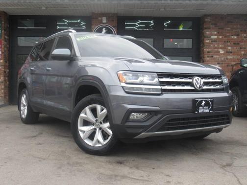 Platinum Gray Metallic 2018 Volkswagen Atlas 3.6L SE w/Technology