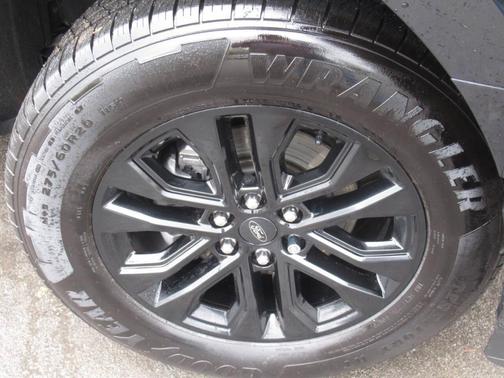 Agate Black 2024 Ford F-150 Lariat