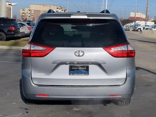 2016 Toyota Sienna XLE