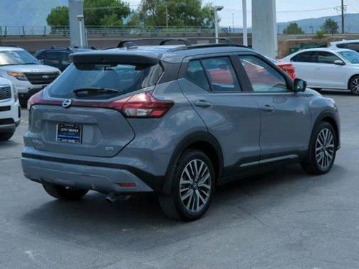 2021 Nissan Kicks SR