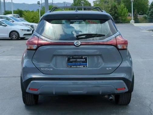 2021 Nissan Kicks SR
