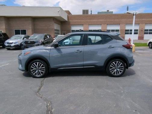 2021 Nissan Kicks SR
