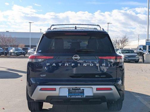 2023 Nissan Pathfinder SL