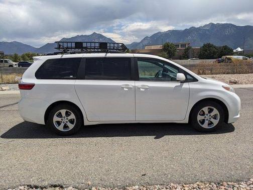 2016 Toyota Sienna LE
