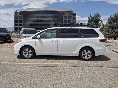 2016 Toyota Sienna LE