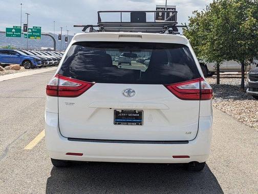 2016 Toyota Sienna LE