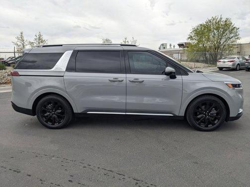 2022 Kia Carnival SX
