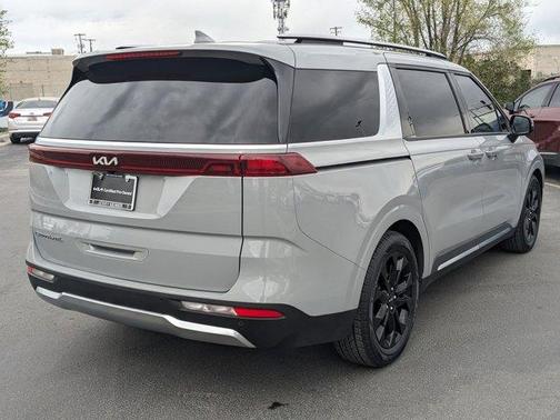 2022 Kia Carnival SX
