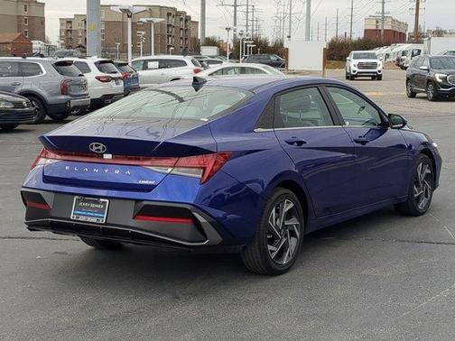 2025 Hyundai ELANTRA Limited