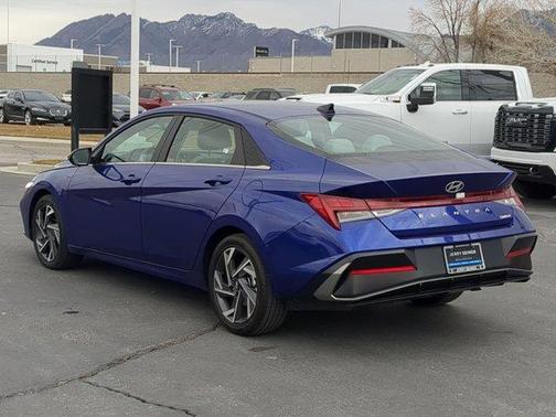 2025 Hyundai ELANTRA Limited