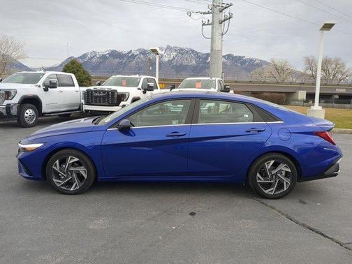 2025 Hyundai ELANTRA Limited