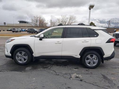 2023 Toyota RAV4 Hybrid XLE