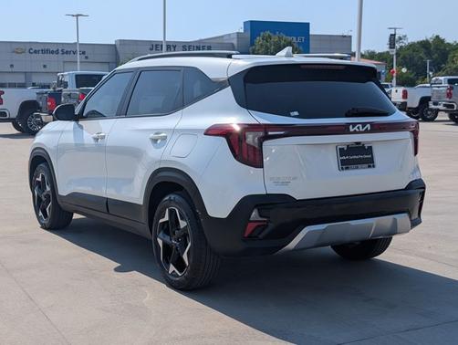 Snow White Pearl 2025 Kia Seltos S