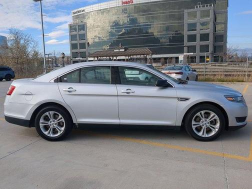 2015 Ford Taurus SE