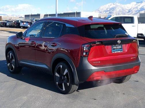 2025 Nissan Kicks SR