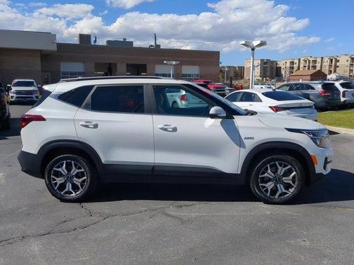 2022 Kia Seltos EX