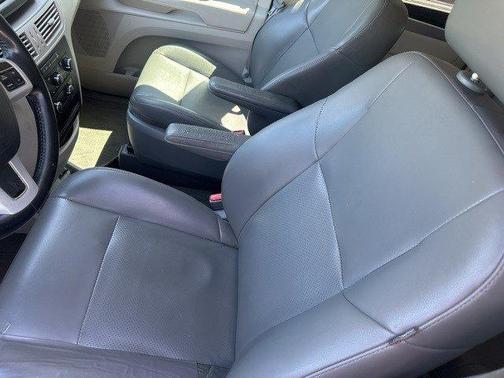 2011 Volkswagen Routan SE