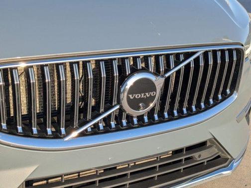 2022 Volvo XC60 Recharge Plug-In Hybrid T8 Inscription Extended Range