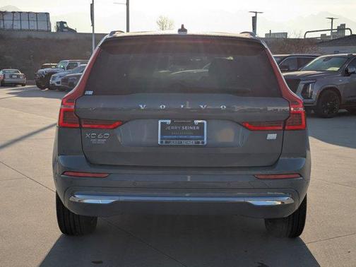 2022 Volvo XC60 Recharge Plug-In Hybrid T8 Inscription Extended Range