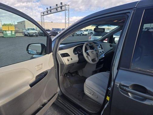 2012 Toyota Sienna LE