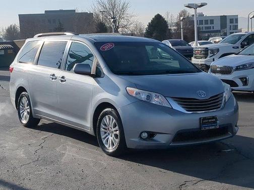 2016 Toyota Sienna XLE
