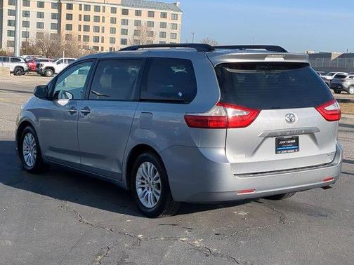 2016 Toyota Sienna XLE