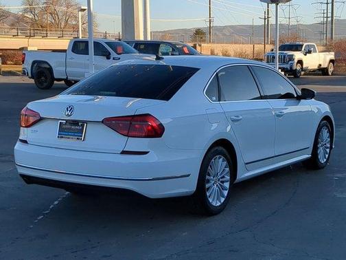 2017 Volkswagen Passat 1.8T SE