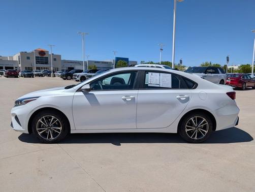 Snow White Pearl 2023 Kia Forte LXS
